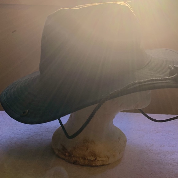 Winter hat - Picture 3 of 3